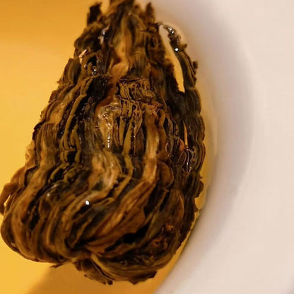 Yunnan Fengqing Black Tea Pagoda Premium 2025 - Hand-Woven Blooming Tea