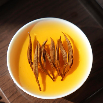 Yunnan Dian Hong Da Jin Zhen — Premium Golden Needle Black Tea | Honey, Malt & Rare Single-Bud Craft