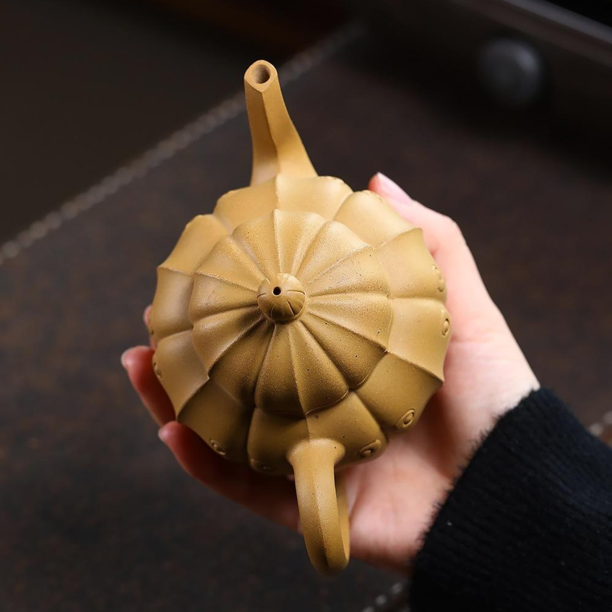 Ru Yi Gong Deng Yixing Zisha Teapot – Original Mine Golden Duan Clay (280cc)