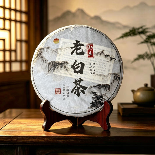 Mengku Aged White Tea Cake – Wild Honey, Aged Wood & Florals