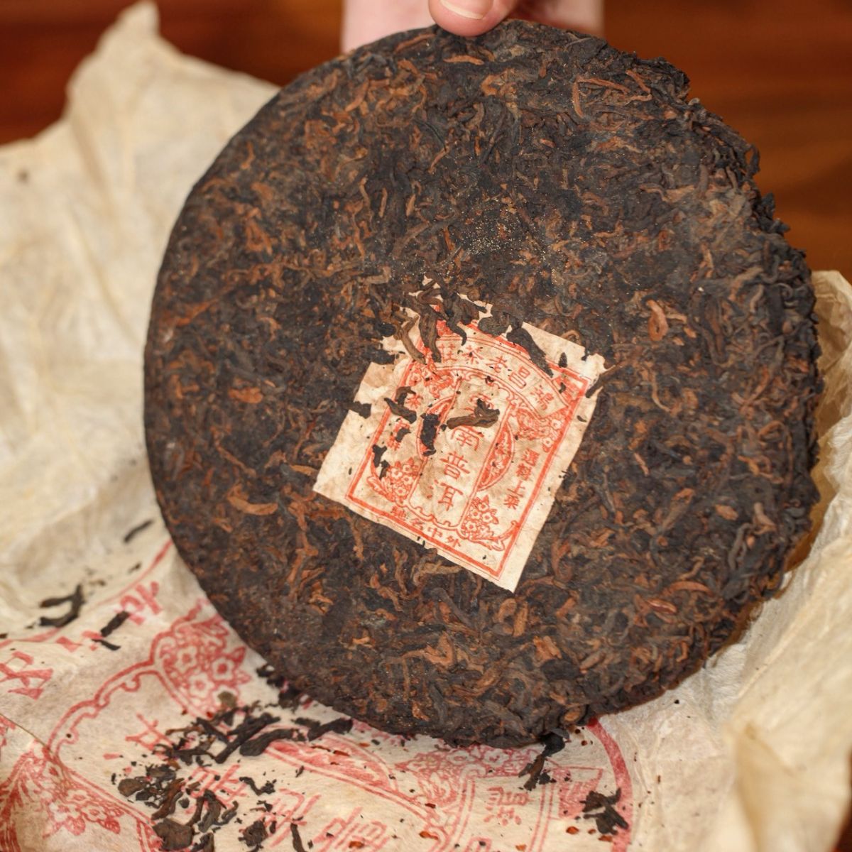 1990s Hong Kong Stored Aged Pu-erh Ripe Tea Cake – Vintage Menghai Bulang Mountain, Camphor & Herbal Aroma (357g)