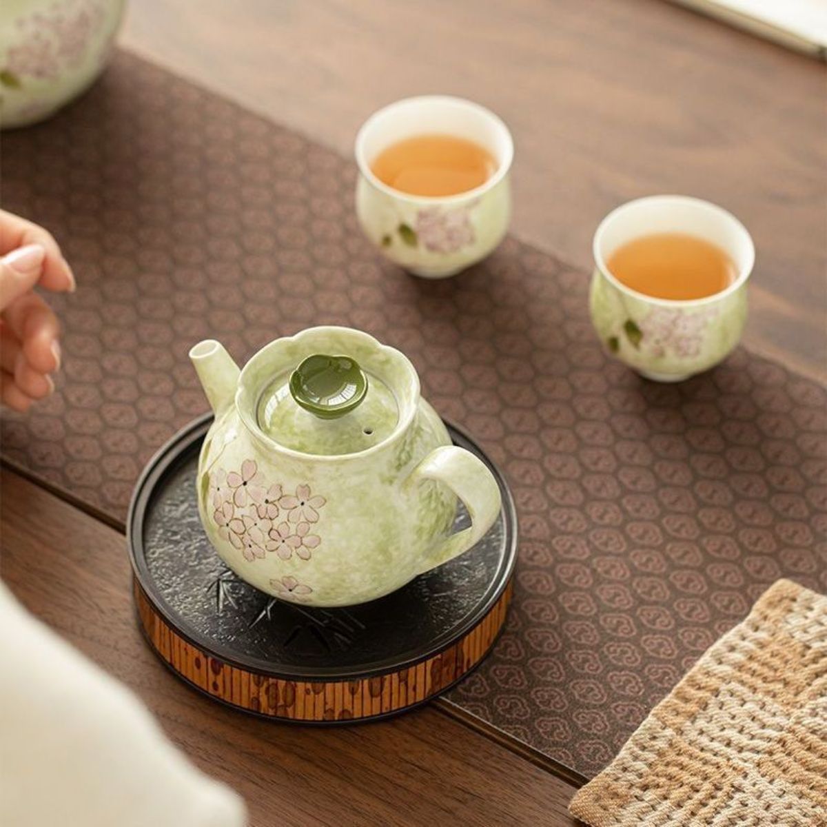 Hydrangea Bloom Ceramic Tea Set – 1 Teapot & 2 Cups