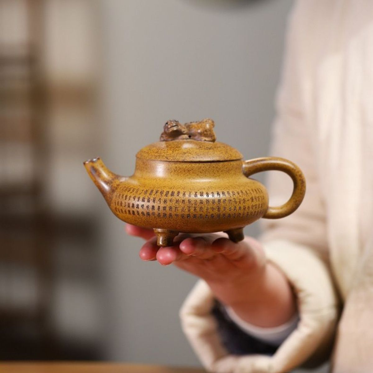 San Zu Yi Quan Yixing Teapot | High-Fire Longgu Jinsha Zisha Clay | Three-Legged 260ml