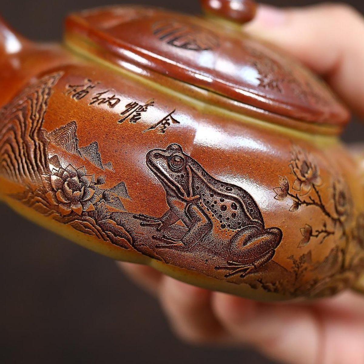 Original Duan Clay "Golden Toad" Yixing Teapot – Hand‑Painted with Gift Box 190cc