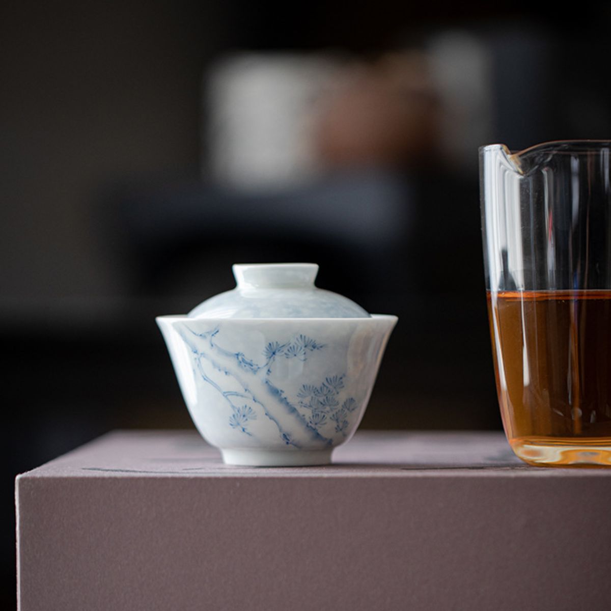 Blue & White Hand-Painted Pine Ercai Gaiwan – 150ml Porcelain Tea Bowl