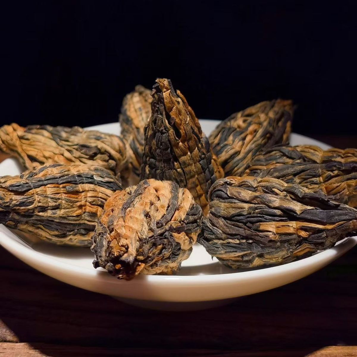 Yunnan Fengqing Black Tea Pagoda Premium 2025 - Hand-Woven Blooming Tea