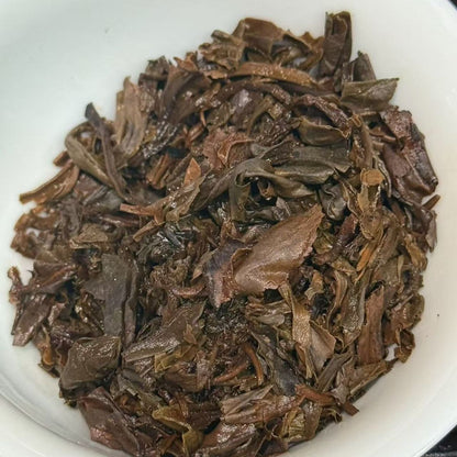 2005 Xiaguan "Songhe" 8613 Raw Pu-erh (357g) – Aged & Fragrant