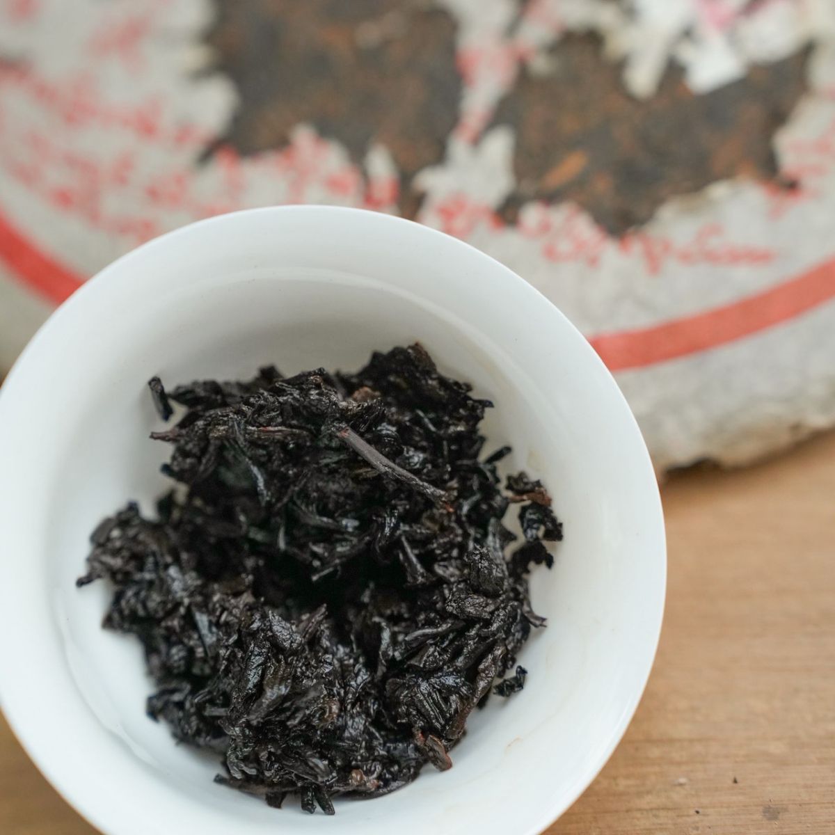 1990s Aged Pu-erh Ripe Tea Cake 357g – Deep Camphor, Herbal Complexity & Full-Bodied Finish