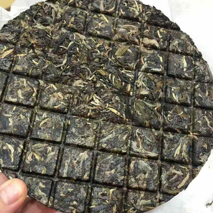 2017 Chunyi Raw Pu-erh - Hand-Torn Cake | Bulang Mountain Blend Gift Box