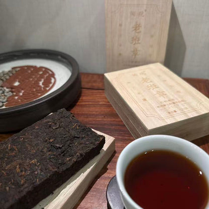 Wen Guan Lao Banzhang Ancient Tree Shou Puerh Brick 2010 - 125g