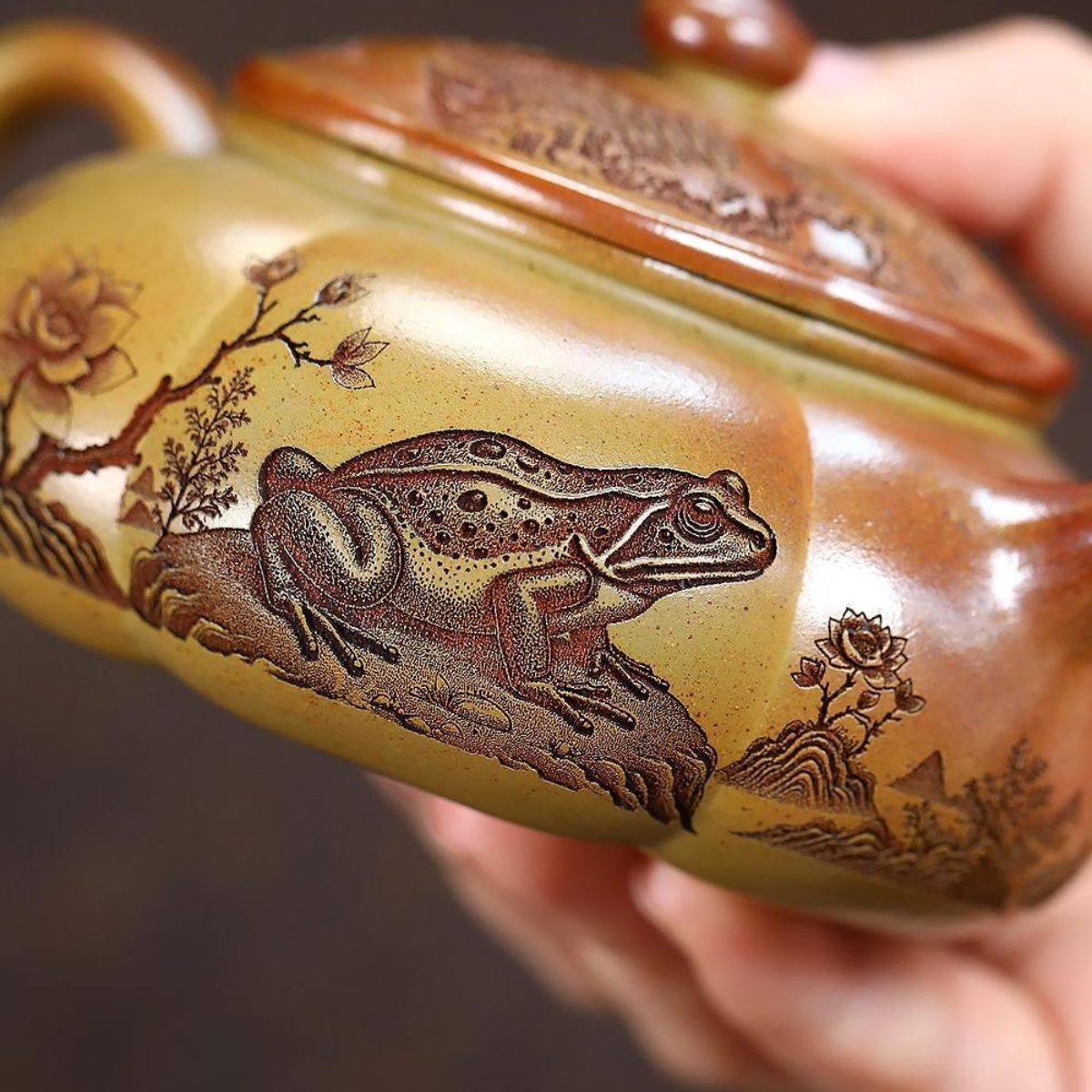 Original Duan Clay "Golden Toad" Yixing Teapot – Hand‑Painted with Gift Box 190cc