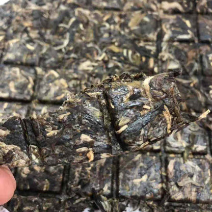 2017 Chunyi Raw Pu-erh - Hand-Torn Cake | Bulang Mountain Blend Gift Box
