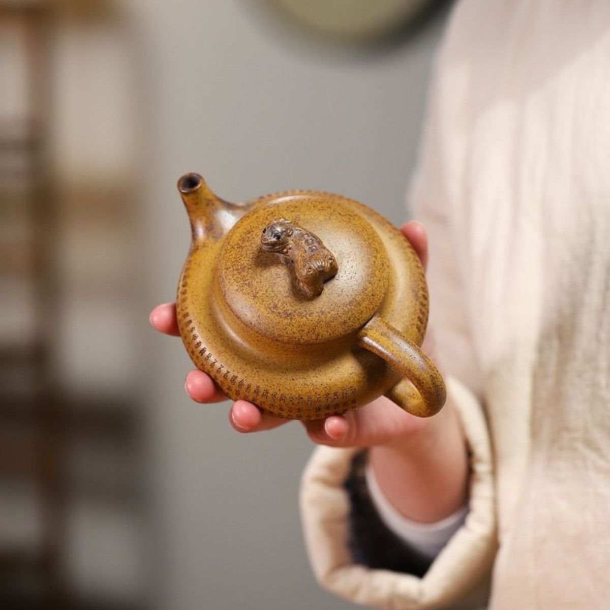 San Zu Yi Quan Yixing Teapot | High-Fire Longgu Jinsha Zisha Clay | Three-Legged 260ml