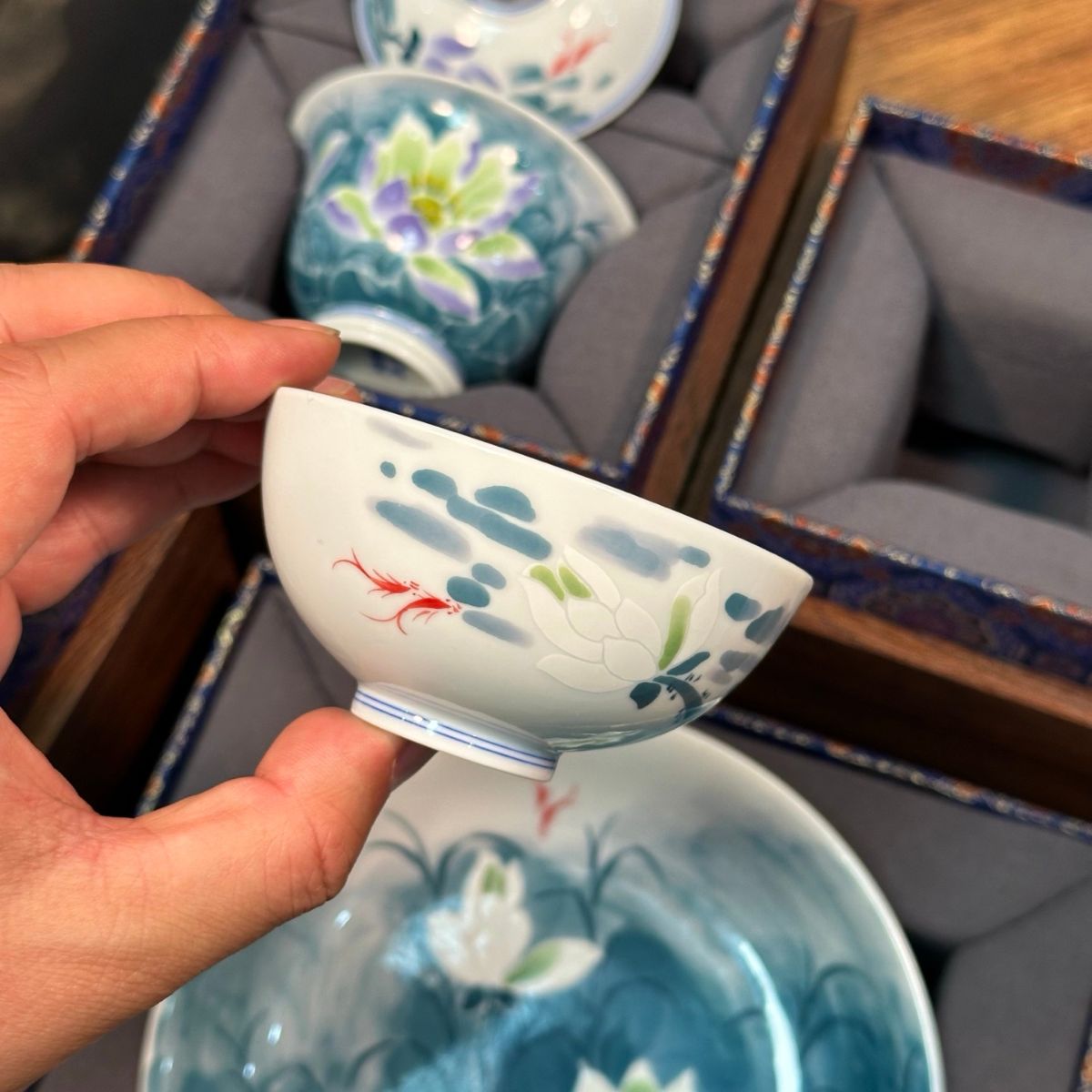 Lotus Pond Moonlight Hand-Painted Ceramic Tea Set – Gaiwan, Pu-erh Cup, Ruishi Cup & Dry Brewing Tray