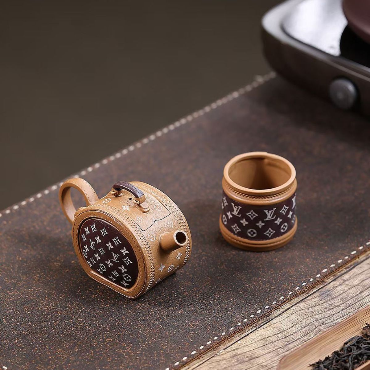 Yixing Zisha Teapot – Duan Ni Clay Handcrafted Luxury Gift Set