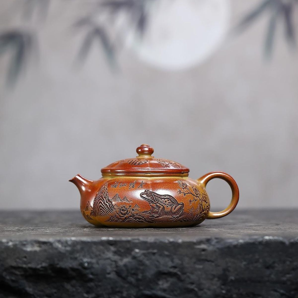 Original Duan Clay "Golden Toad" Yixing Teapot – Hand‑Painted with Gift Box 190cc