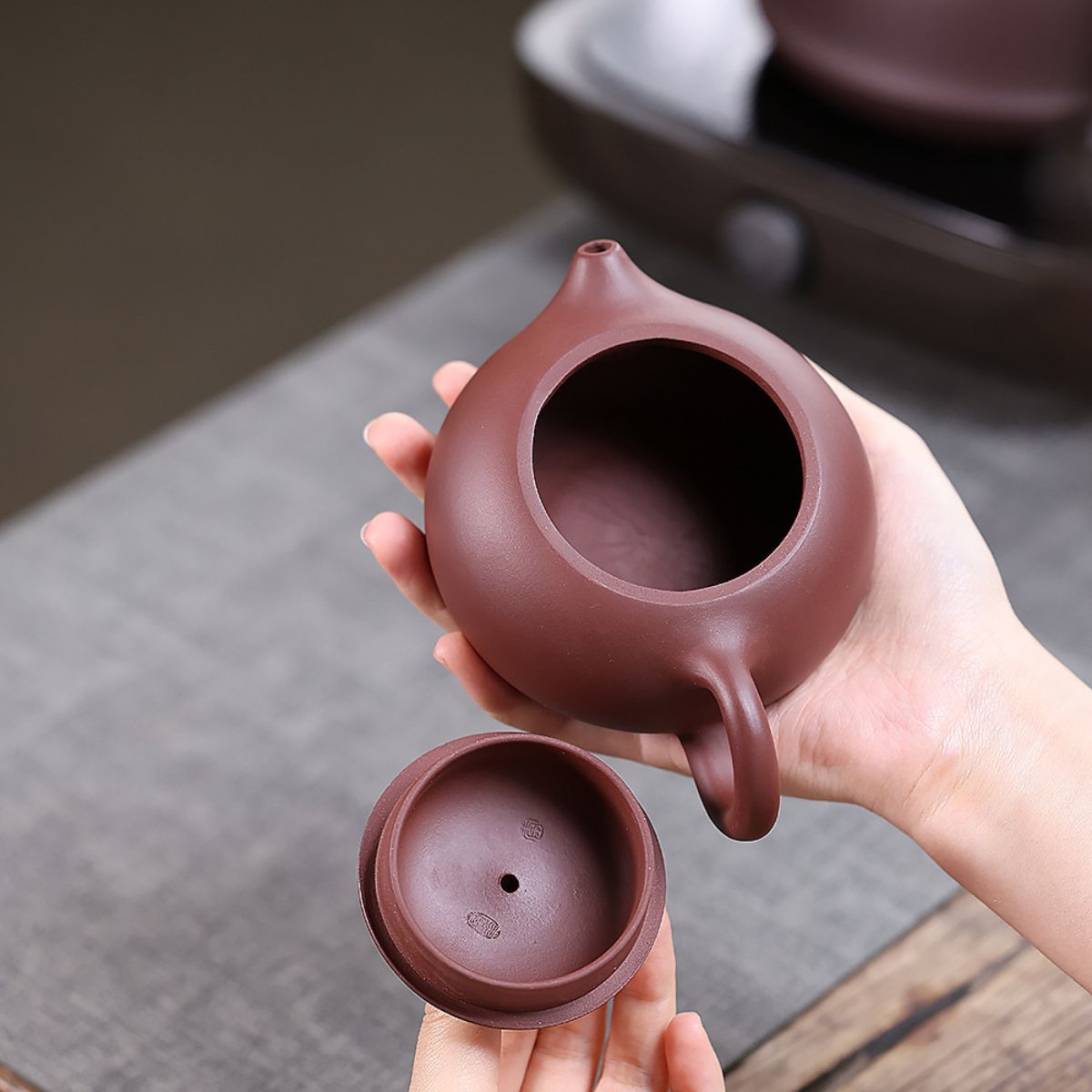 Flat Xishi Yixing Teapot — Handcrafted Zini Purple Clay, 220ml
