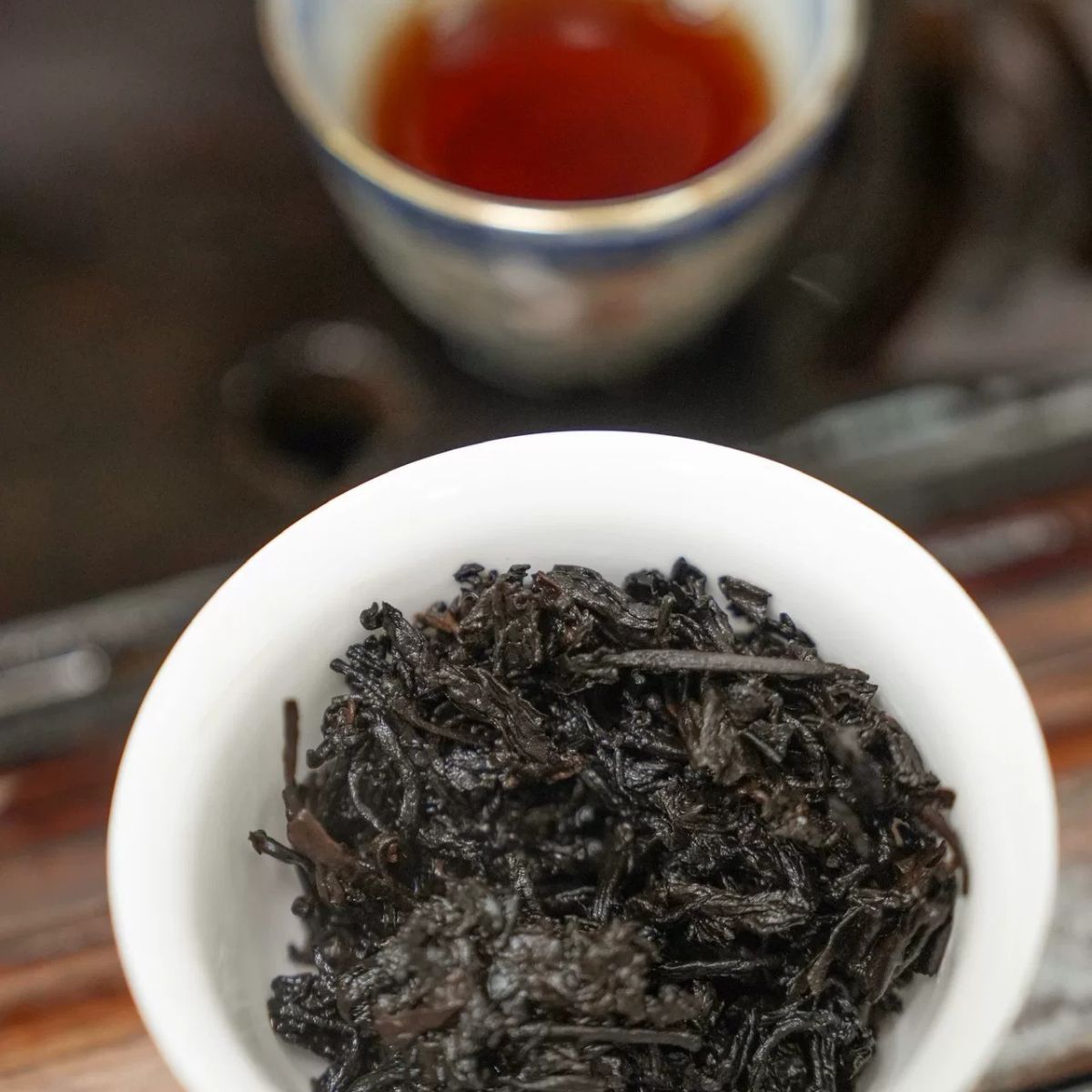 1990s Aged Hong Kong Stored Pu-erh Ripe Tea Cake – Deep Camphor Aroma, Smooth & Rich Finish (357g)