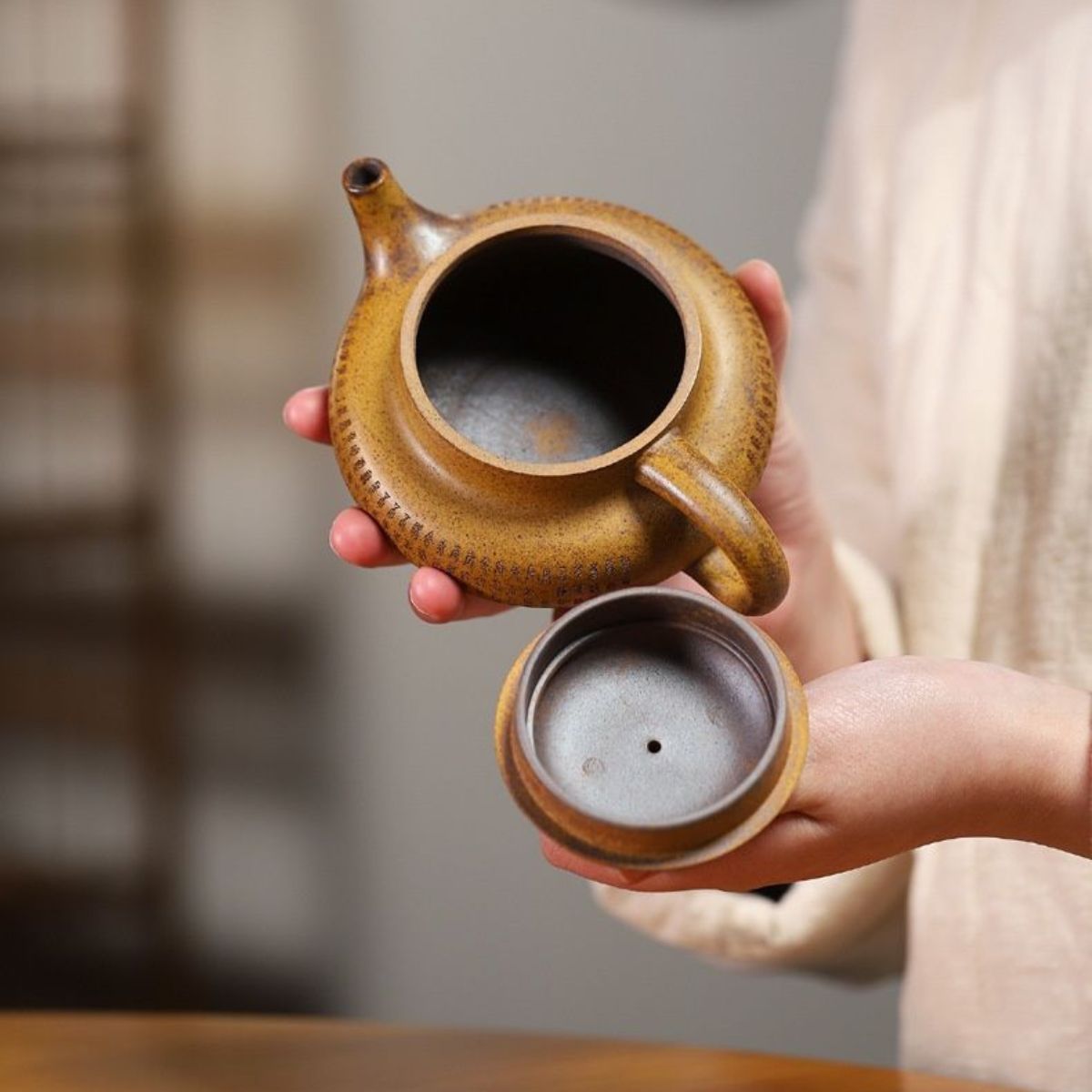 San Zu Yi Quan Yixing Teapot | High-Fire Longgu Jinsha Zisha Clay | Three-Legged 260ml