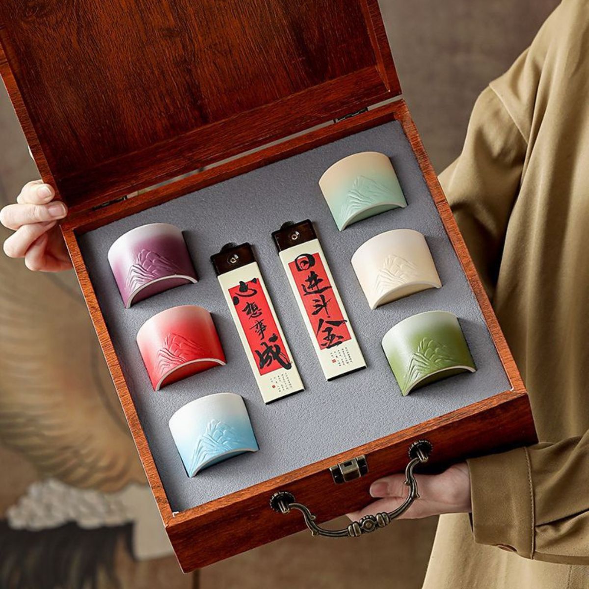 Qing Qiu Ling Glaze Master Cup Luxury Gift Set – 6 Ceramic Tea Cups & 2 Incense Boxes | Premium Gift Box