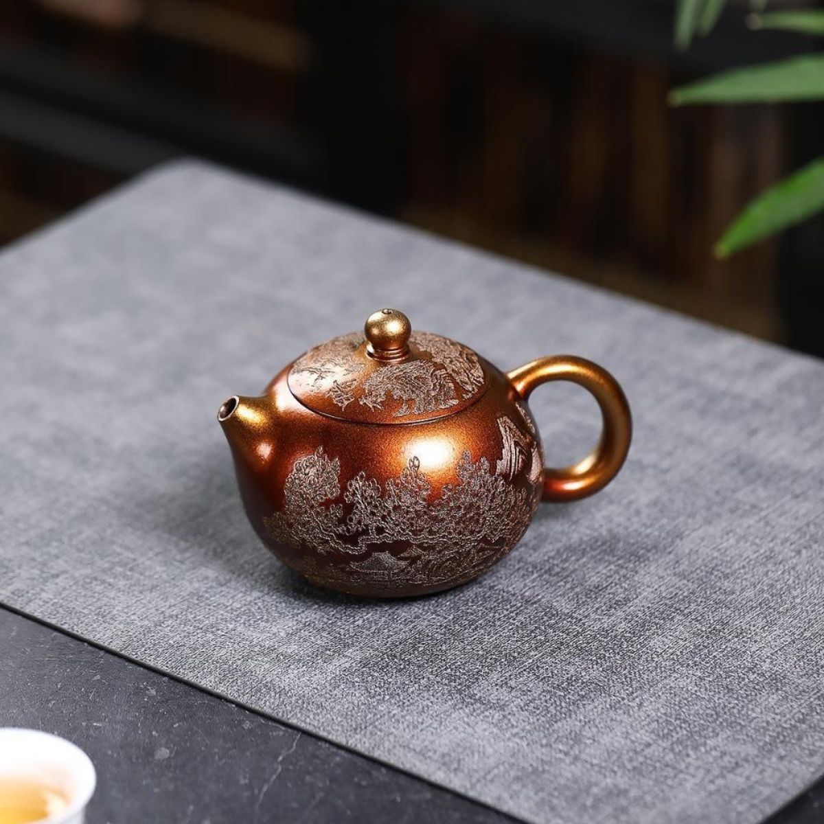 Golden Sand Elegant Scenery Xishi Teapot - Shell-Fired Stone Red Clay 320ml