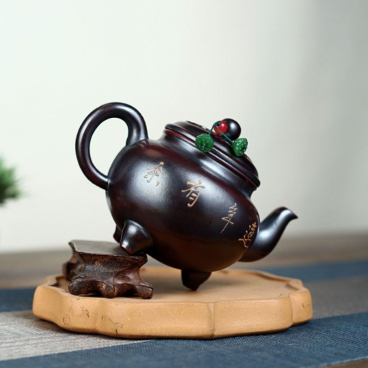 Lian Nian You Yu Yixing Teapot | Authentic Raw Gu Hong Ni Red Clay | Handcrafted 260ml