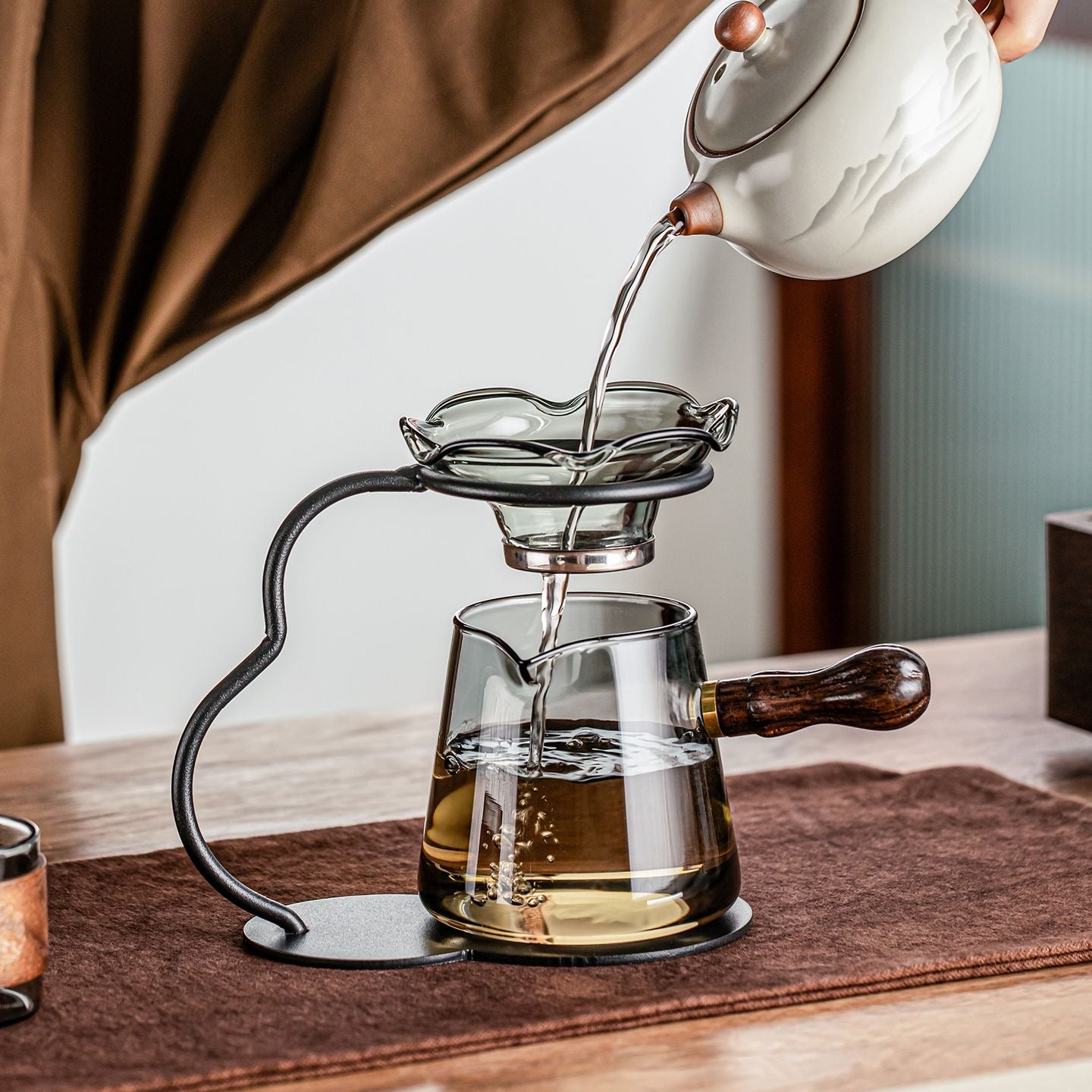 Glass Fair Cup with Integrated Tea Strainer & Stand – Minimalist Tea Ware Set