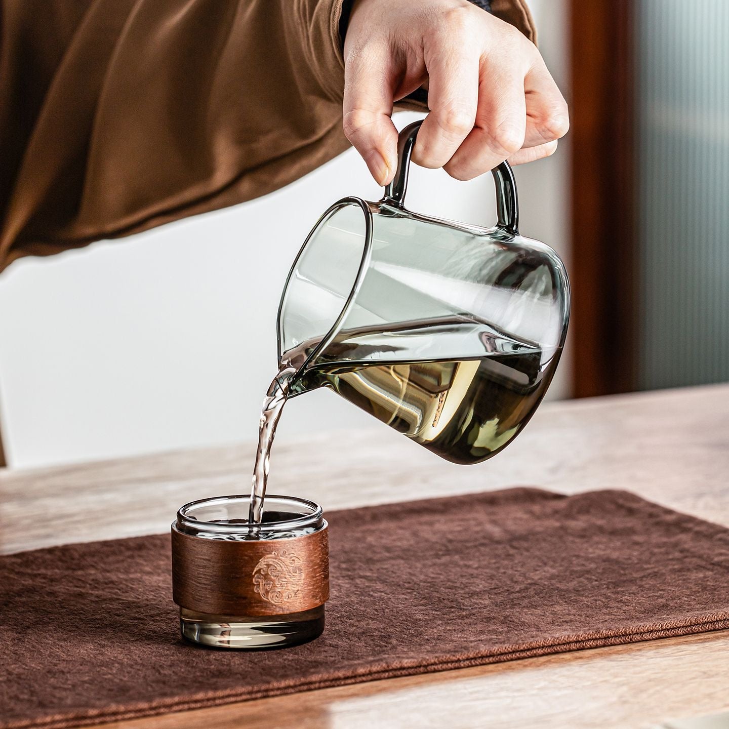 Glass Fair Cup with Integrated Tea Strainer & Stand – Minimalist Tea Ware Set